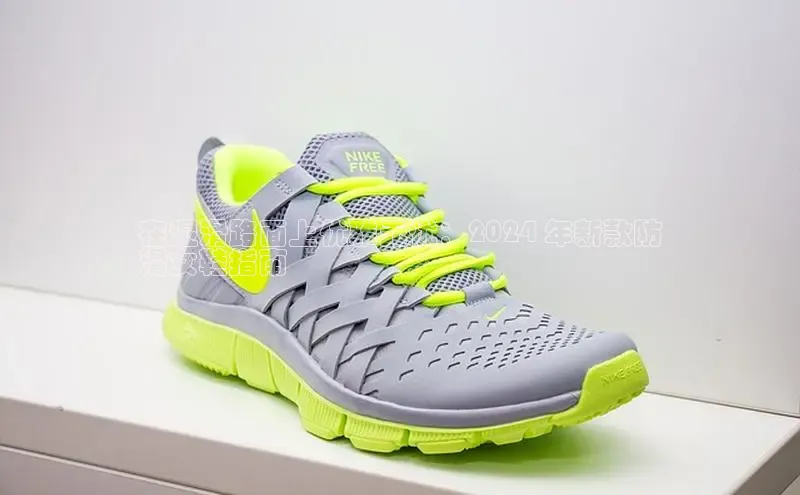 B体育手机网页版登录天键股份在湿滑路面上优雅无忧：2024 年新款防
滑女鞋指南